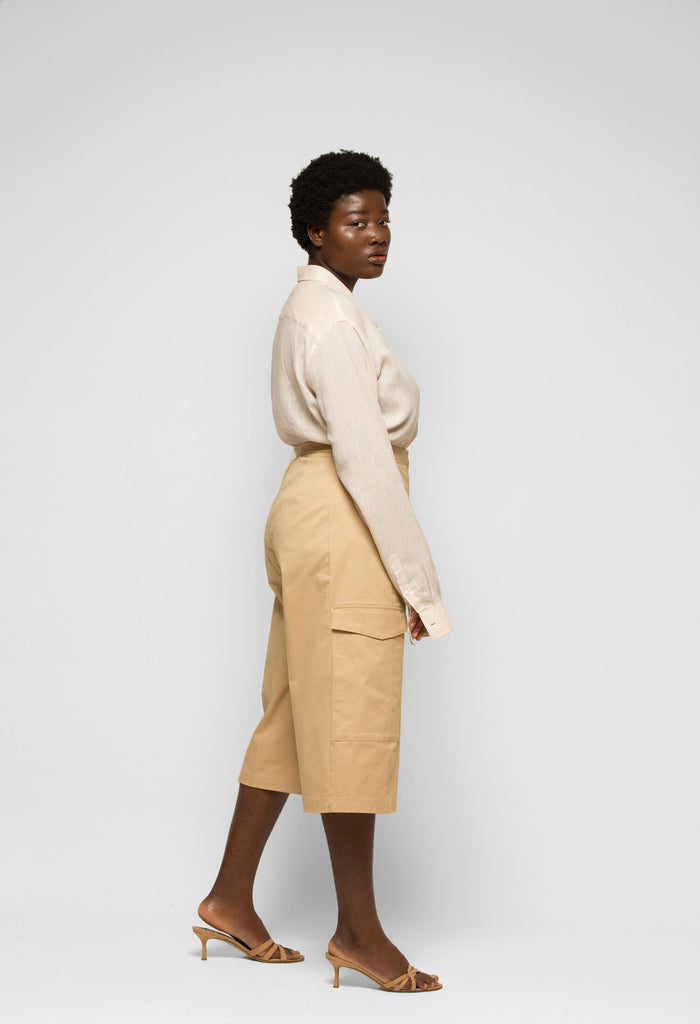 BUTTON-DOWN COLLAR LINEN SHIRT
